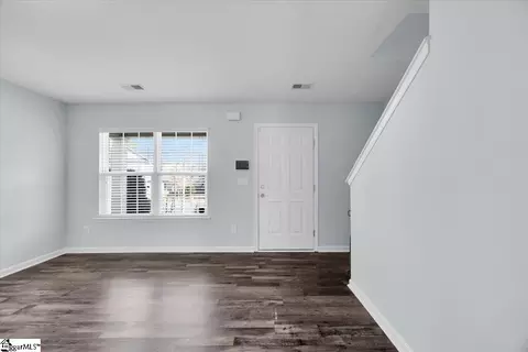 Living - 754 Markham Cir, Moore, SC 29369 photo 1 of 5
