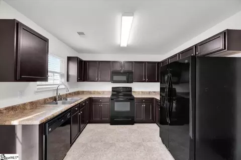 Kitchen - 754 Markham Cir, Moore, SC 29369 photo 1 of 3