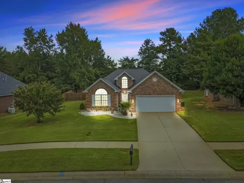 611 Heathrow Ct, Moore, SC 29369