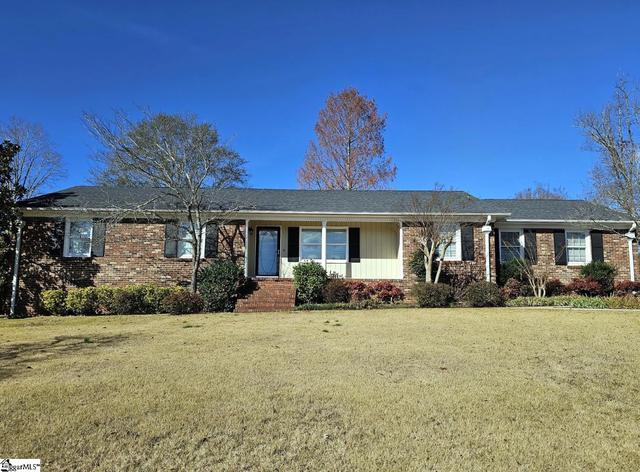 14 Fernwood Dr, Taylors, SC 29687 | MLS# 1575991 | 23 Photos - Movoto