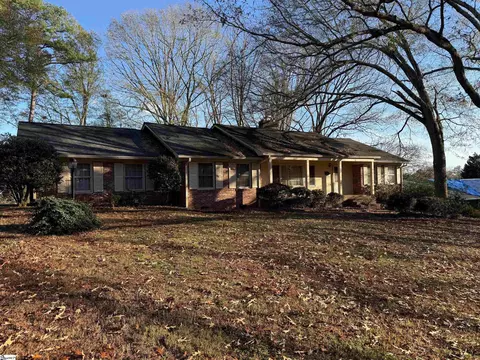 8 Roe Ct, Greenville, SC 29617