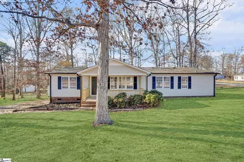 300 Crooked Creek Dr, Campobello, SC 29322