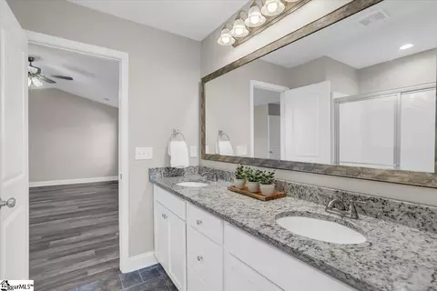 Bath - 110 W 4th Ave, Easley, SC 29640 photo 6 of 6