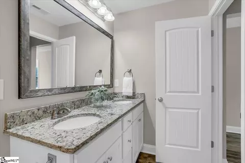 Bath - 110 W 4th Ave, Easley, SC 29640 photo 3 of 6