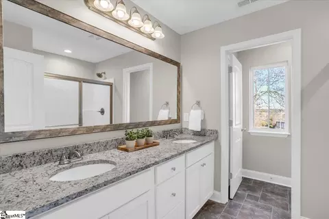 Bath - 110 W 4th Ave, Easley, SC 29640 photo 4 of 6