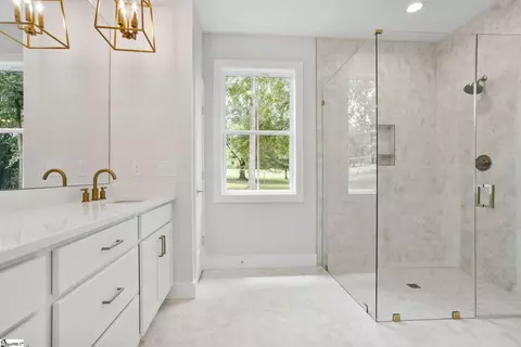 Bath - 3 Birch Tree Rd, Greer, SC 29651 photo 3 of 4