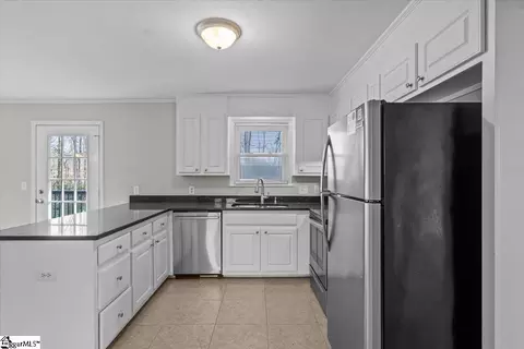 Kitchen - 104 Cascade Dr, Greer, SC 29651 photo 4 of 4