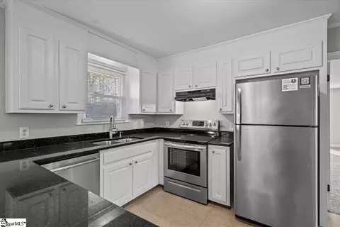 Kitchen - 104 Cascade Dr, Greer, SC 29651 photo 2 of 4