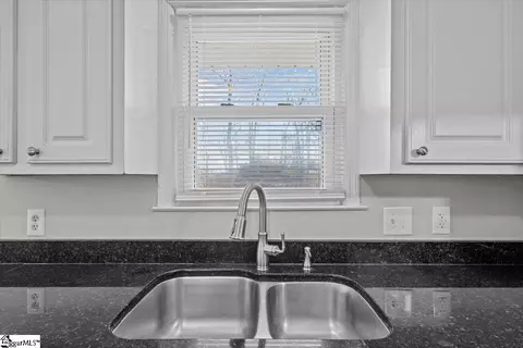 Kitchen - 104 Cascade Dr, Greer, SC 29651 photo 3 of 4