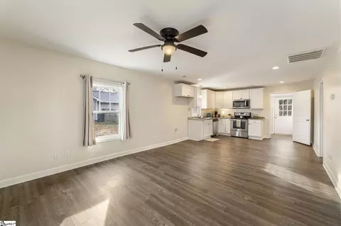 Living - 53 Main St, Pelzer, SC 29669 photo 1 of 4