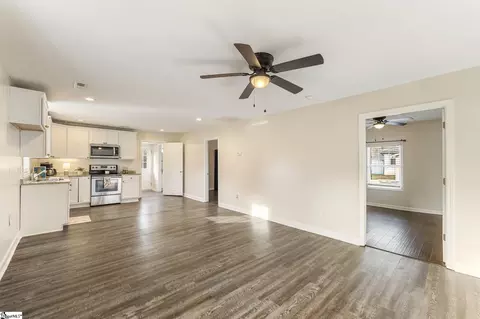 Living - 53 Main St, Pelzer, SC 29669 photo 2 of 4