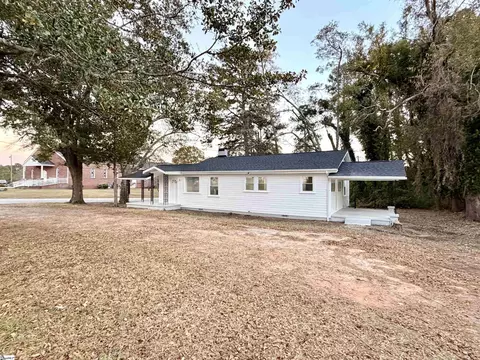 526 E Greer St, Honea Path, SC 29654