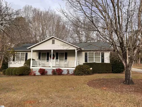 103 David St, Laurens, SC 29360