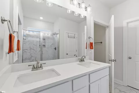 Bath - 541 Clairbrook Ct, Greer, SC 29651 photo 3 of 3