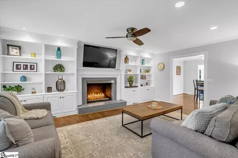 Living - 400 Stone Ridge Rd, Greer, SC 29650 photo 1 of 3
