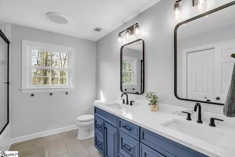 Bath - 400 Stone Ridge Rd, Greer, SC 29650 photo 3 of 4