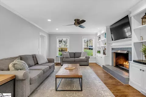 Living - 400 Stone Ridge Rd, Greer, SC 29650 photo 2 of 3