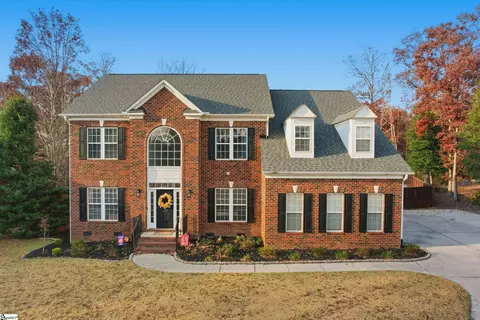 137 Hammett Pond Ct, Greer, SC 29650