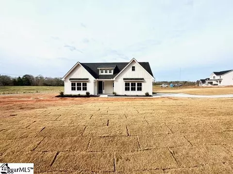 23 Henderson Rd, Gray Court, SC 29645