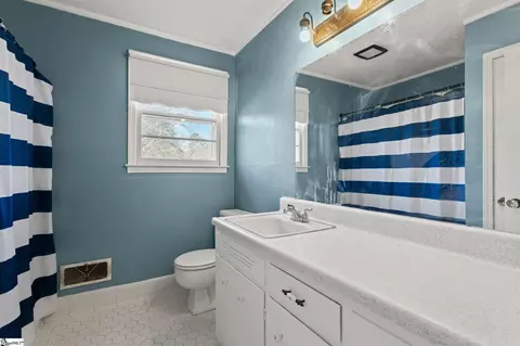 Bath - 211 Bartlett St, Mauldin, SC 29662 photo 1 of 2