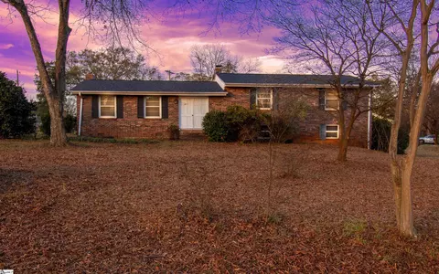 211 Bartlett St, Mauldin, SC 29662