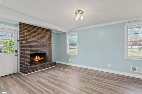 Living - 211 Bartlett St, Mauldin, SC 29662 photo 4 of 4