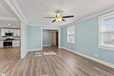 Living - 211 Bartlett St, Mauldin, SC 29662 photo 2 of 4
