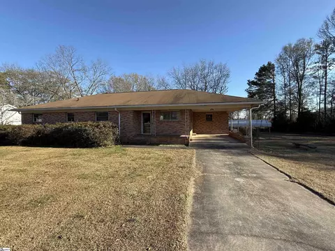 600 N Adair St, Clinton, SC 29325