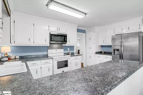 Kitchen - 102 Del Riso Cir, Easley, SC 29642 photo 4 of 5