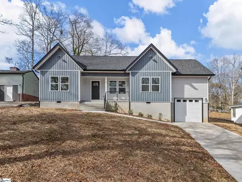 517 Pennwood Dr, Spartanburg, SC 29306