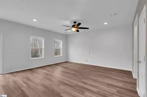 Living - 503 Torrington Dr, Duncan, SC 29334 photo 2 of 2