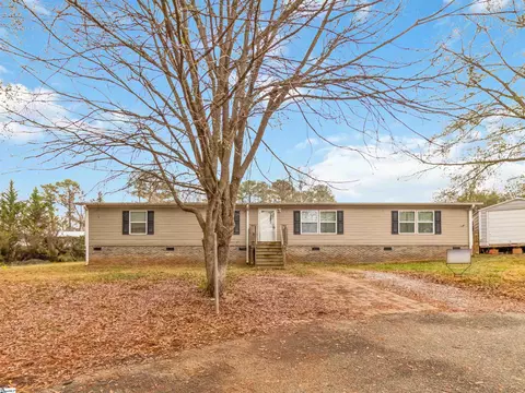 8 Doby Ct, Wellford, SC 29385