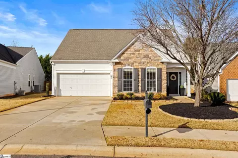 113 St James Place Dr, Greer, SC 29650