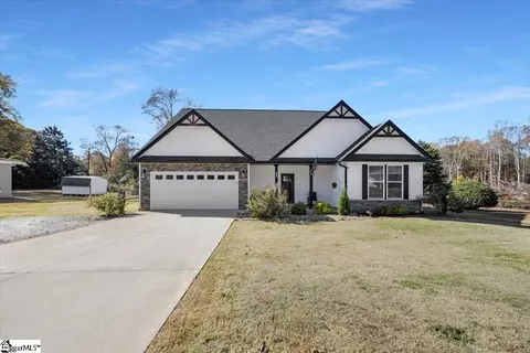 129 James Ave, Wellford, SC 29385