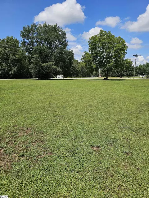 0 Poplar St, Clinton, SC 29325