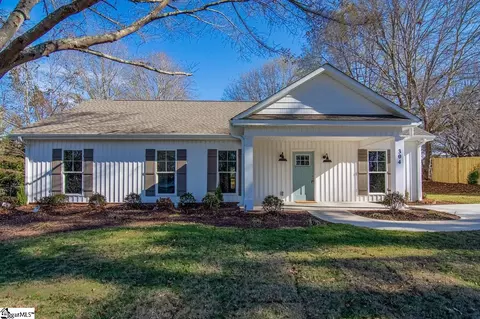 304 Lakeview Dr, Laurens, SC 29360