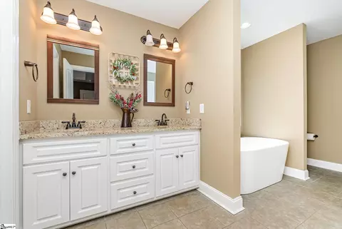 Bath - 520 Edens Rd, Pickens, SC 29671 photo 1 of 3