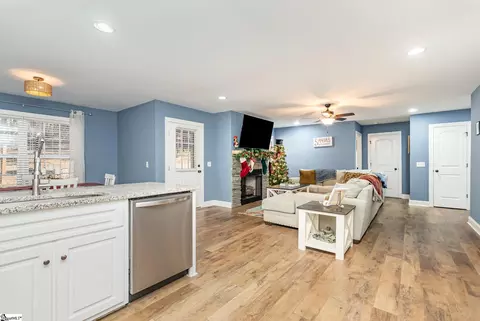 Entry Way - 520 Edens Rd, Pickens, SC 29671 photo 4 of 5