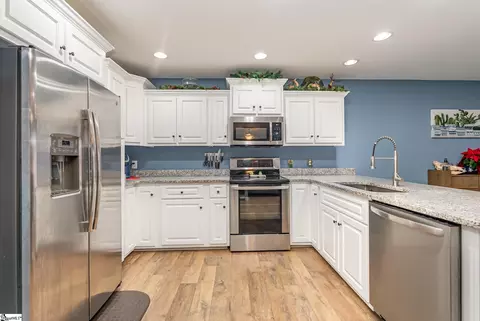Kitchen - 520 Edens Rd, Pickens, SC 29671 photo 3 of 3