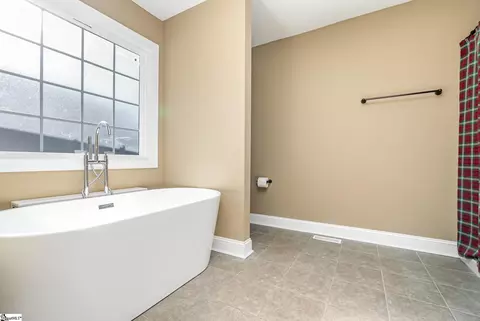 Bath - 520 Edens Rd, Pickens, SC 29671 photo 2 of 3