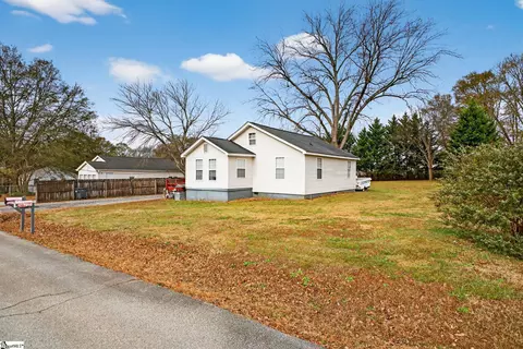 4 Caren St, Greenville, SC 29611