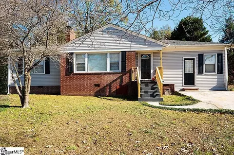 13 N Garden Cir, Greenville, SC 29615