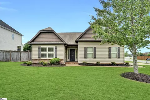 2 Airlie Ln, Simpsonville, SC 29681