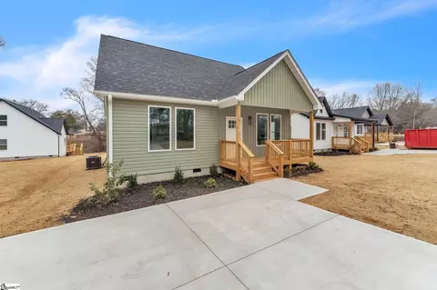 181 Dodd St, Wellford, SC 29385