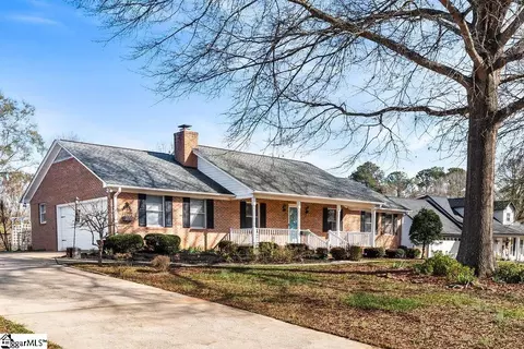 312 Sloping Meadow Dr, Inman, SC 29349