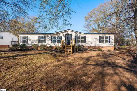 200 Country Walk Ln, Simpsonville, SC 29680