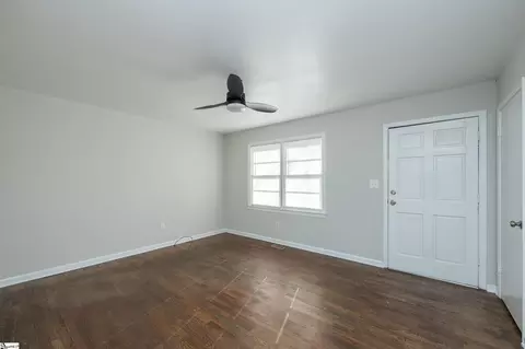 Living - 111 Susan Ave, Honea Path, SC 29654 photo 2 of 3