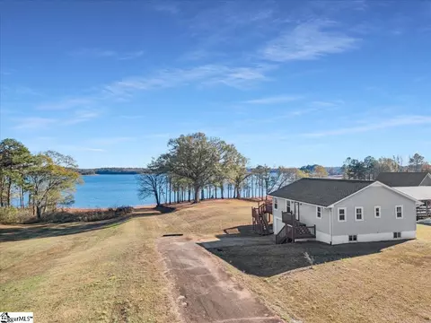 101 Windy Pt S, Townville, SC 29689
