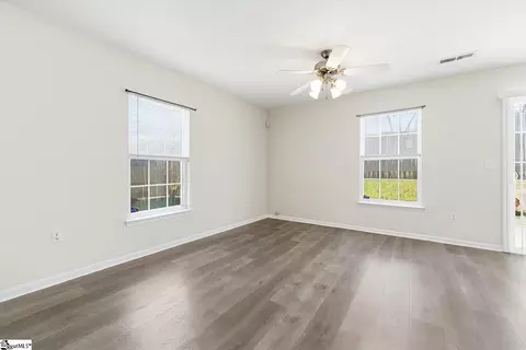 Living - 715 Bellview Way, Seneca, SC 29678 photo 3 of 5