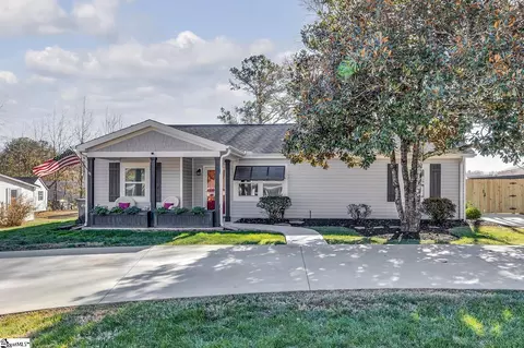 10 Paris View Dr, Travelers Rest, SC 29690
